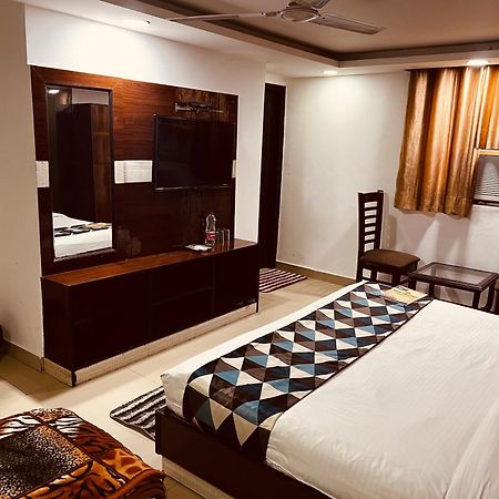 Hotel Vista Premium Tark A Family Hotel Near Igi Airport Delhi Neu-Delhi Exterior foto