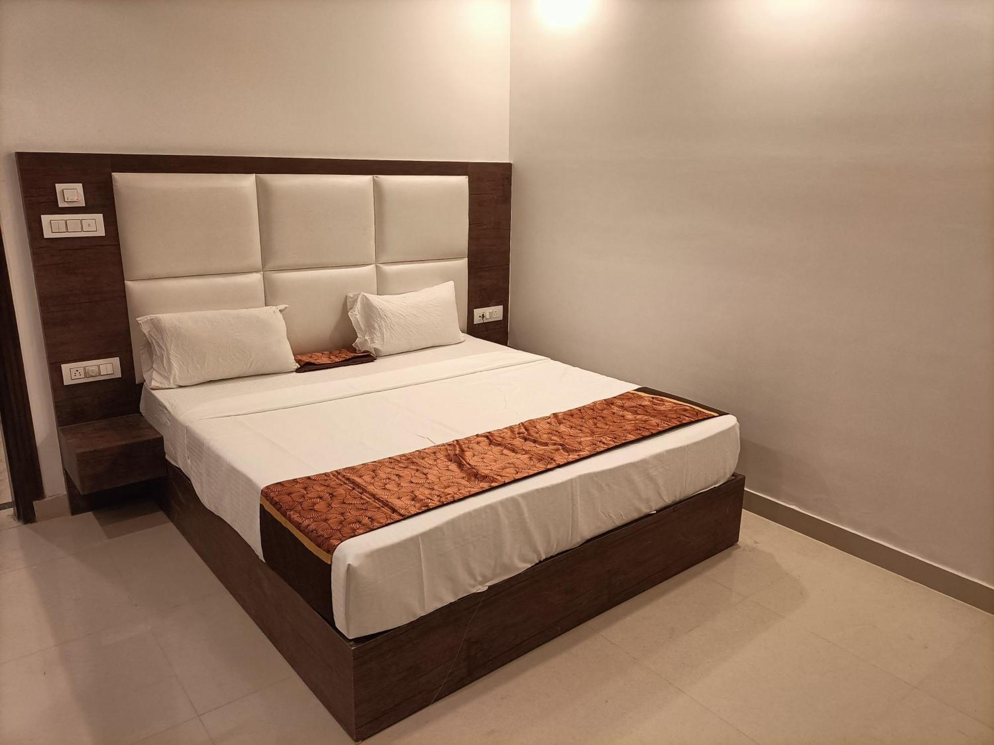 Hotel Vista Premium Tark A Family Hotel Near Igi Airport Delhi Neu-Delhi Exterior foto